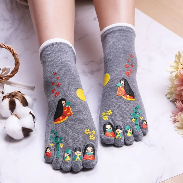 

Autumn and winter women's cartoon five finger socks split toe socks
