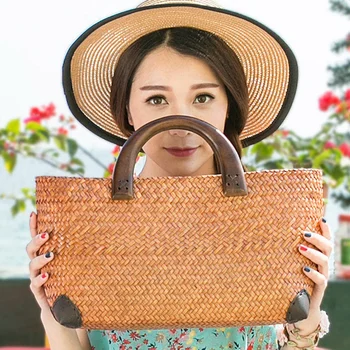 

Handmade Seaweed Woven Bag Retro Rattan Straw Woven Handbag Beach Wooden Handle Rattan Tote