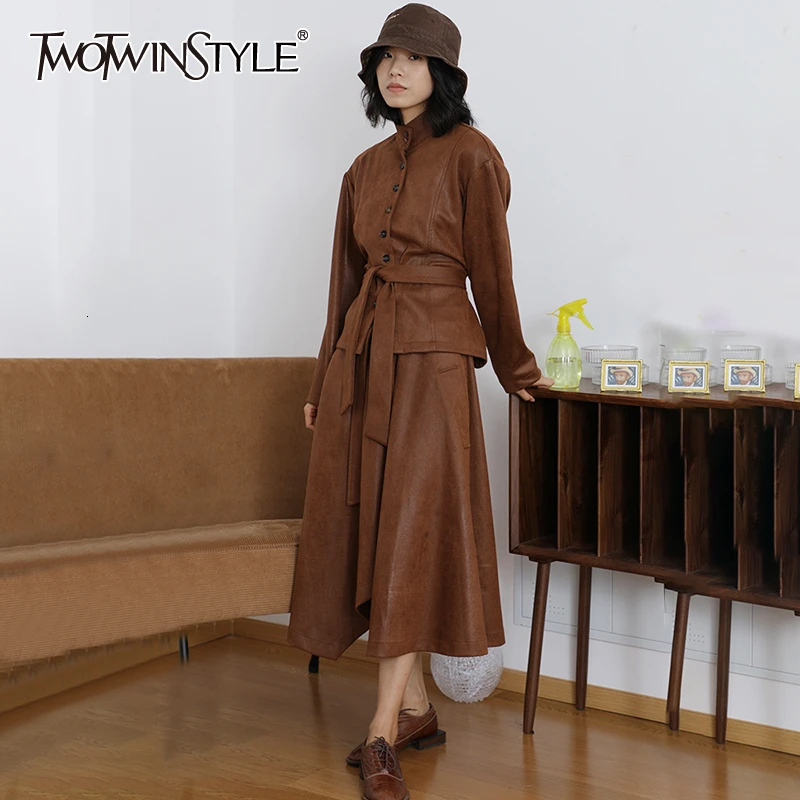 Женский костюм из двух предметов TWOTWINSTYLE искусственной кожи с воротником-стойкой