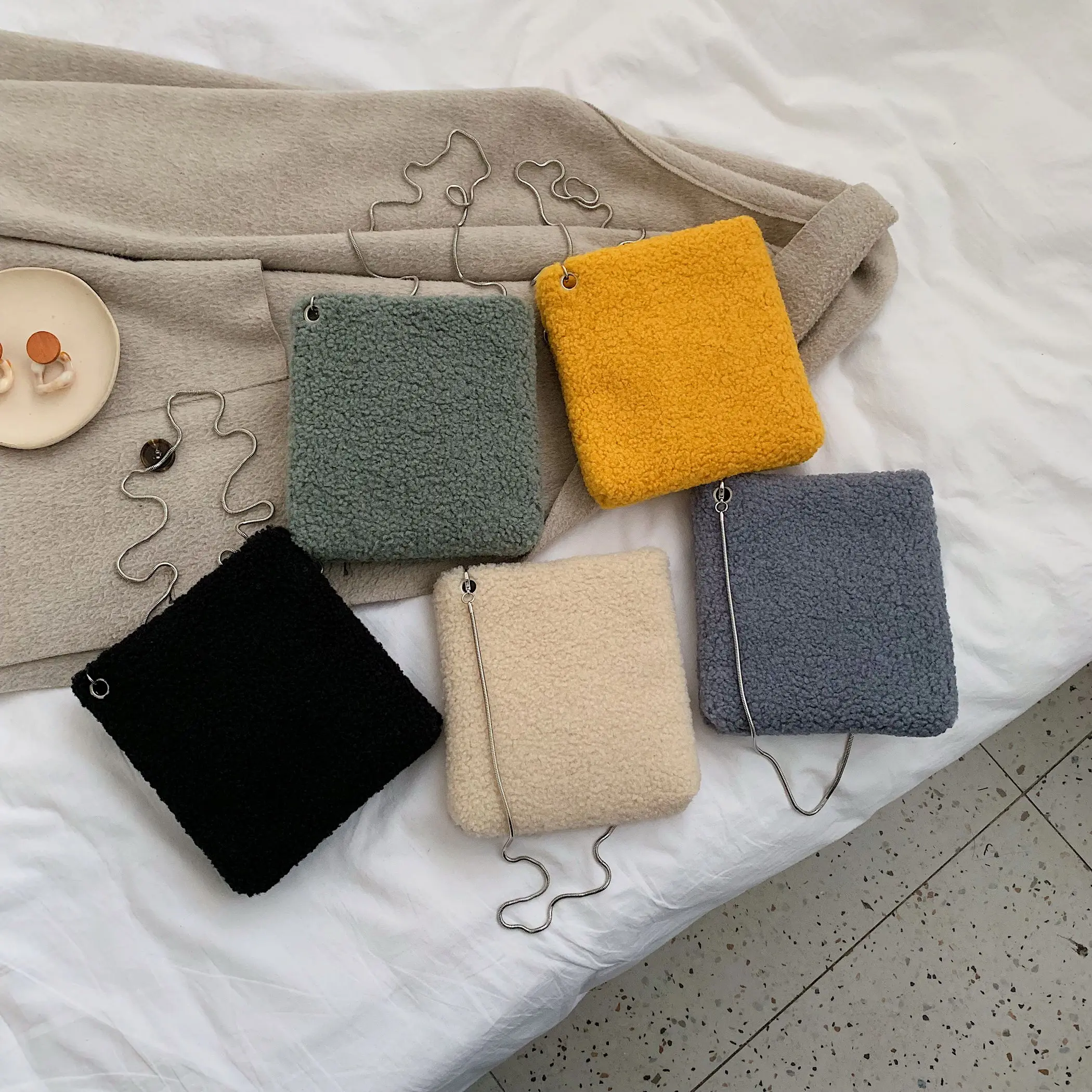 

Winter fashion faux fur mini square bag luxury brand soft ladies plush warm small Messenger bag metal chain tote bag coin bag