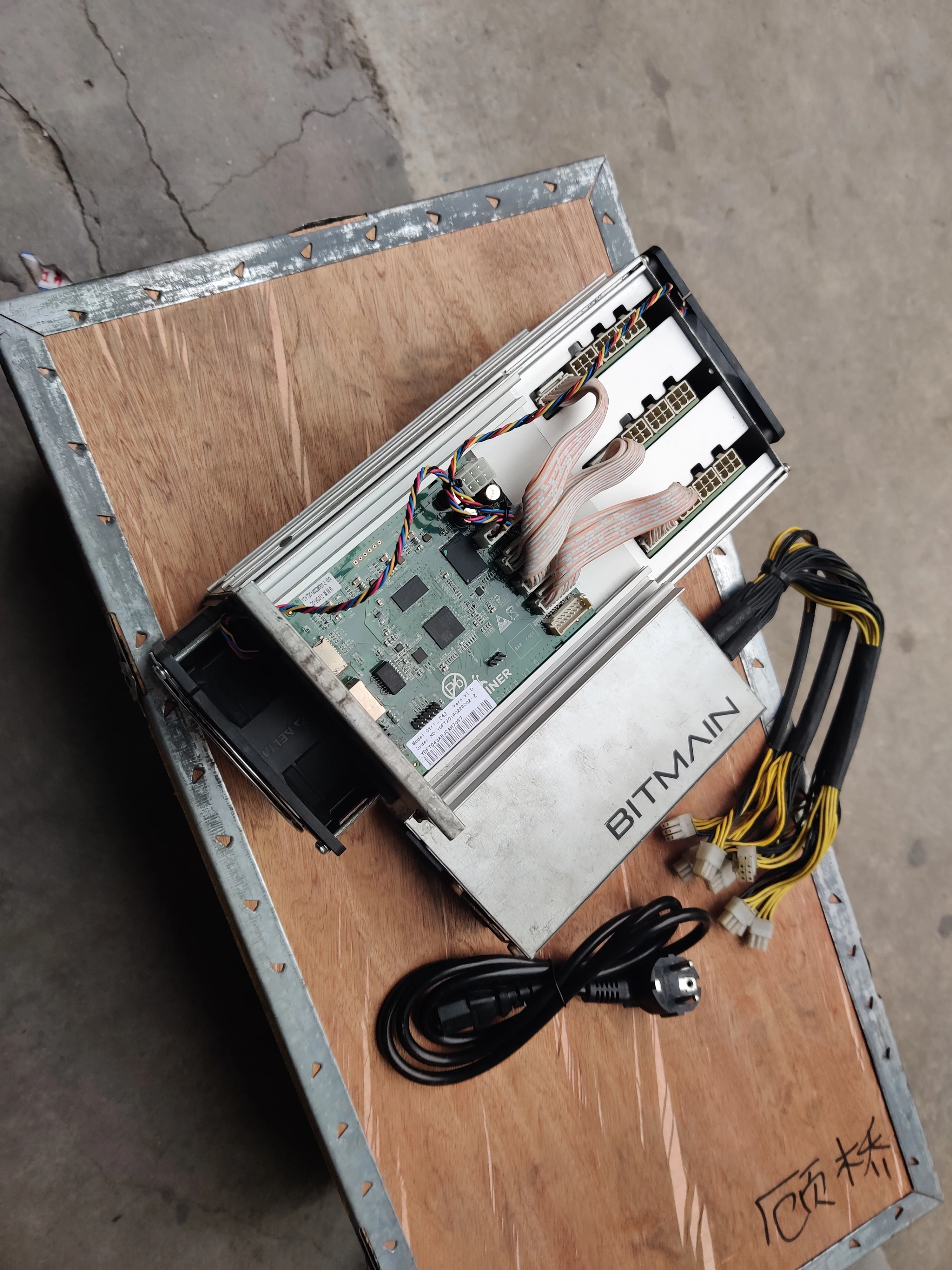 Free ship AntMiner S9k 14T With PSU BTC BCH Miner Better Than Antminer S9 13.5t 14t S9j 14.5t S9 SE S11 S15 S17 T9+ T15 T17-0