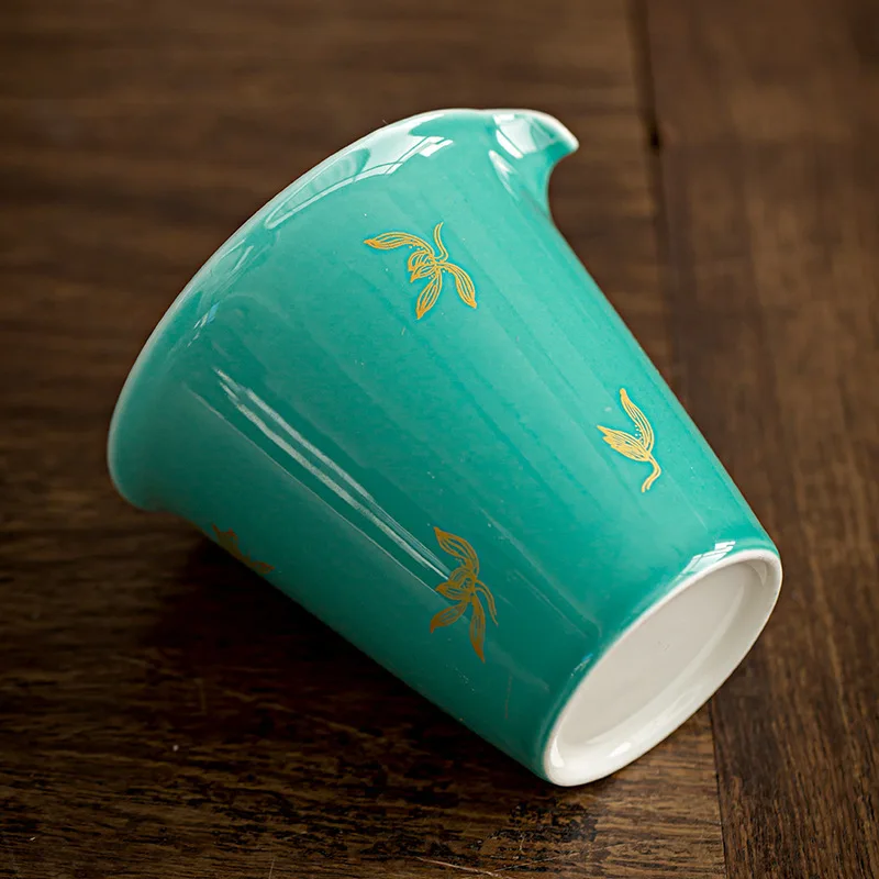 https://ae01.alicdn.com/kf/H6c0a4b4d4a4f4712930d4749f54c1a92m/200ml-Turquoise-Glaze-Ceramic-Tea-Pitcher-Fair-Cup-Uniform-Cup-China-Tea-Maker-Chahai-Hand-Grasping.jpg