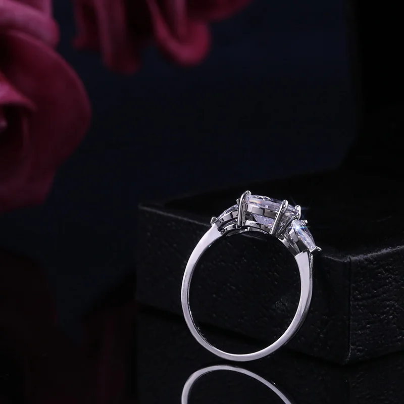 HUITAN Clear Water Drop Shaped Classic Wedding Engagement Rings Tear Pear Shaped Cubic Zircon Stone Fashion Women Jewelry Ring