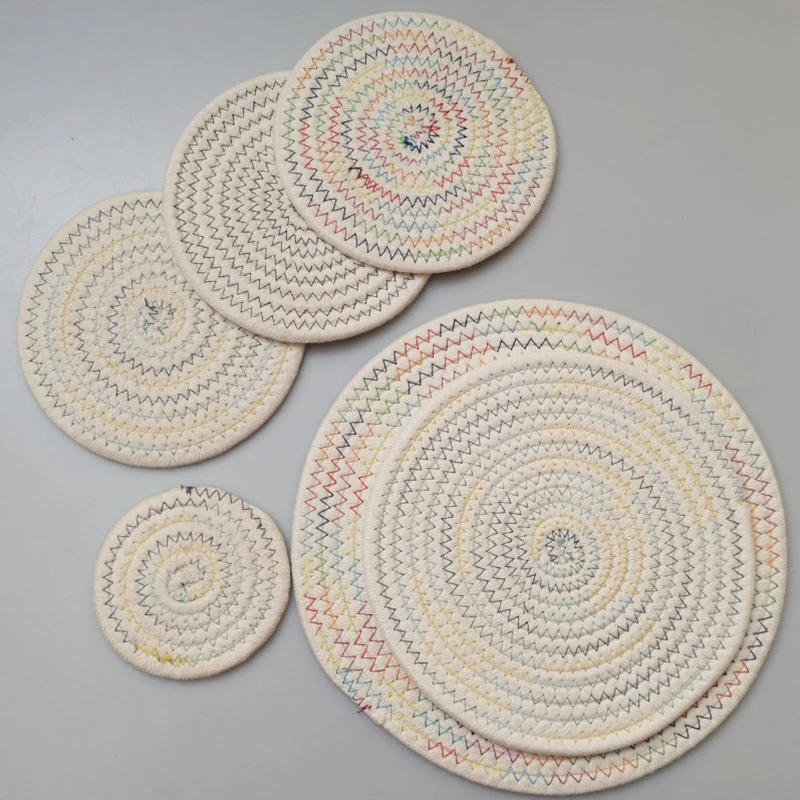 

Hand-Woven Dining Table Mat Heat Insulation Pot Holder Round Coasters Coffee Drink Tea Cup Table Placemats Kitchen Supplies