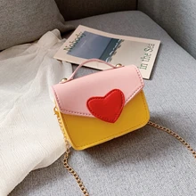 Детская сумка из искусственной кожи в форме сердца для девочек; Кошелек для монет в стиле пэчворк; милая детская квадратная сумка на плечо; контрастная сумка через плечо