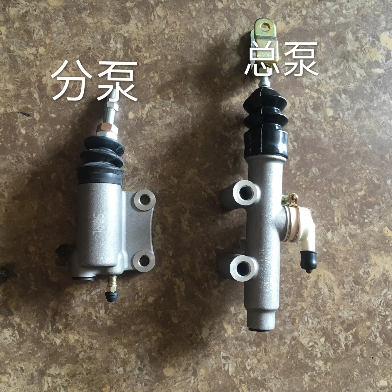 

New source excavator rubber wheel general clutch master pump, sub-pump, new source excavator factory matching