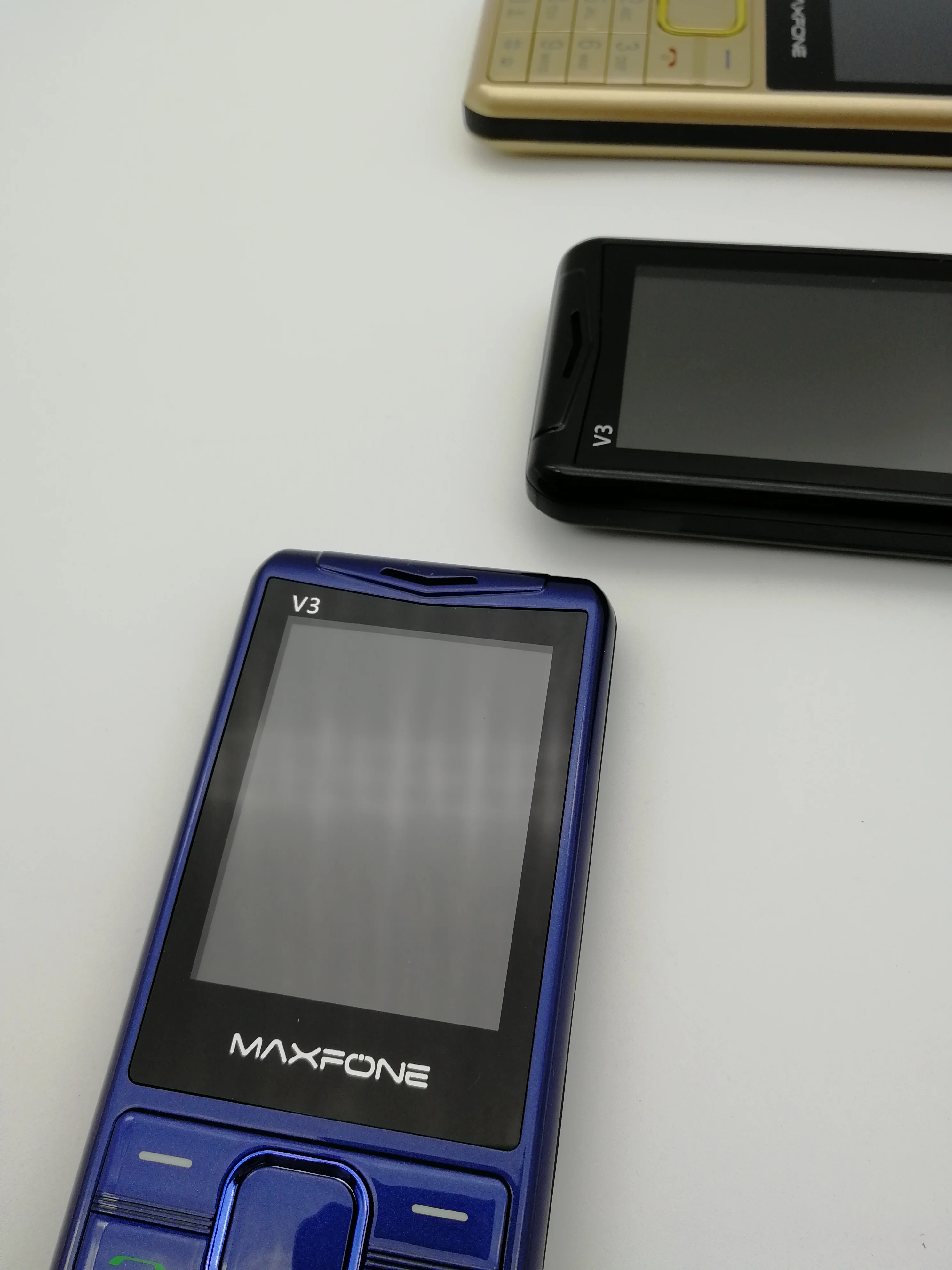 Кнопочный мобильный телефон, 1,77 дюймов, 2000 мА/ч, две sim-камеры, Bluetooth, большой динамик-фонарик, fm-радио, сотовый телефон для пожилых людей, Maxfone V3