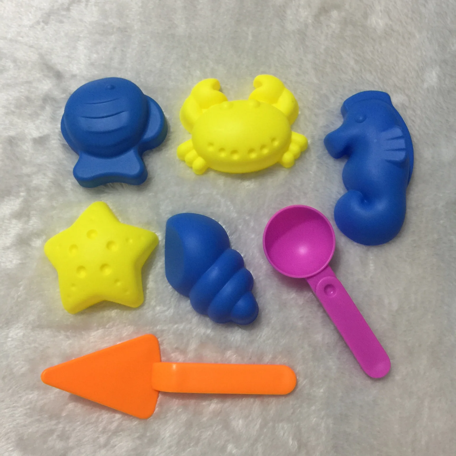 

7-In-1 Plastic Sandbeach Toy Set Outdoor Beach Sanding Toy Animal Mold Toy Random Color Kids Sand Sea Toys