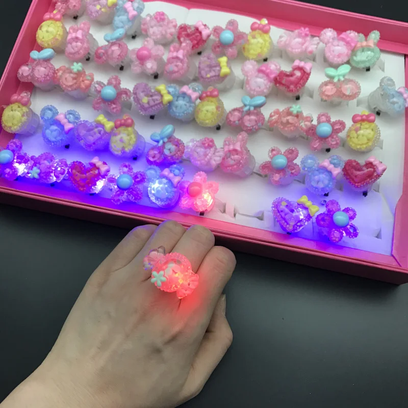 Светодиодный светится в темноте мультфильм кристалл для девушки осветить пластиковые кольца на палец выбор для детского праздника Подарочный мешочек giveaways принцесса