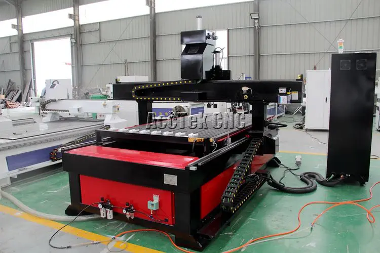 Автоматический инструмент cnc деревянный маршрутизатор с пилой/AccTek atc 4 оси cnc маршрутизатор древесины сторона вращающейся оси AKM1325C для продажи