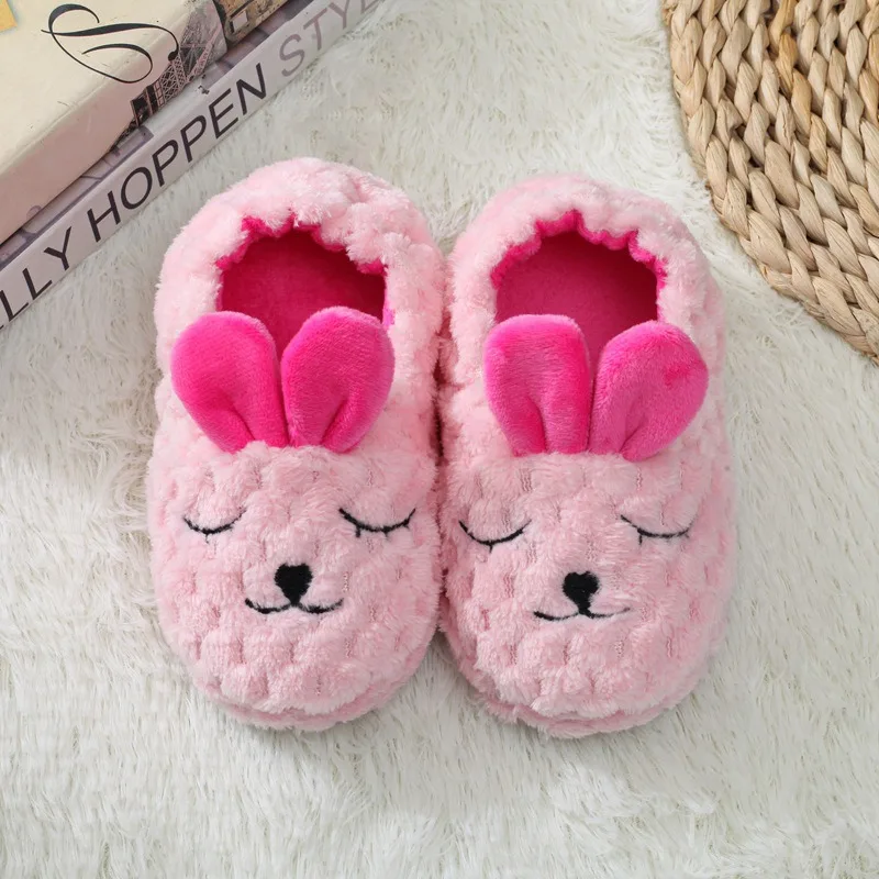 Тапочки для маленьких девочек; тапочки для малышей; зимняя плюшевая теплая Домашняя обувь для детей с героями мультфильмов; Детская домашняя обувь; обувь для щенка, кролика, панды, кота
