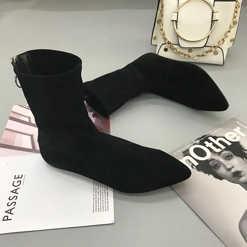 Черные женские ботинки «Челси» до середины икры; тонкие эластичные носки из флока с острым носком; простые ботинки на плоской подошве с молнией сзади в Корейском стиле; bottes; новая обувь