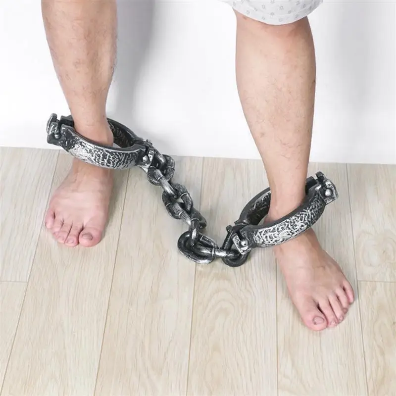 

1pc Halloween Leg Shackles Decorative Tool Chain Shackles Ankle Shackles Cosplay Props Performance Haunted House Props A2