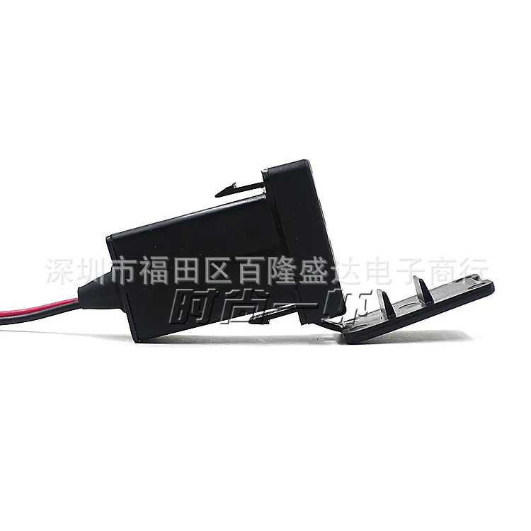

Suitable for Toyota/Toyota Car Only Double UBS Modified Car Charger UBS Car Phone Charger 3.1A