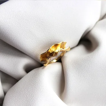 

Simple Geometric Gold Color Irregular Flower Ring Fashion Retro Exquisite Stacked Wave Metal Ring Women Jewelry Sister Party