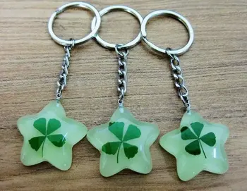 

12 pcs vogue star four leaf clover glow design keychain