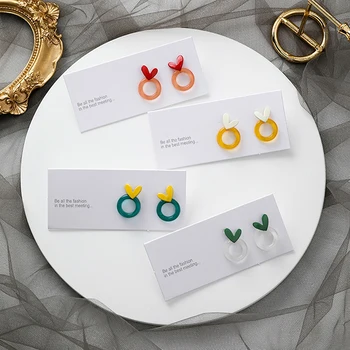 

Fashion Transparent Round Acrylic Love Stud Earrings Cute Girl Candy Color Contrast Atmosphere Edition Geometric Earrings