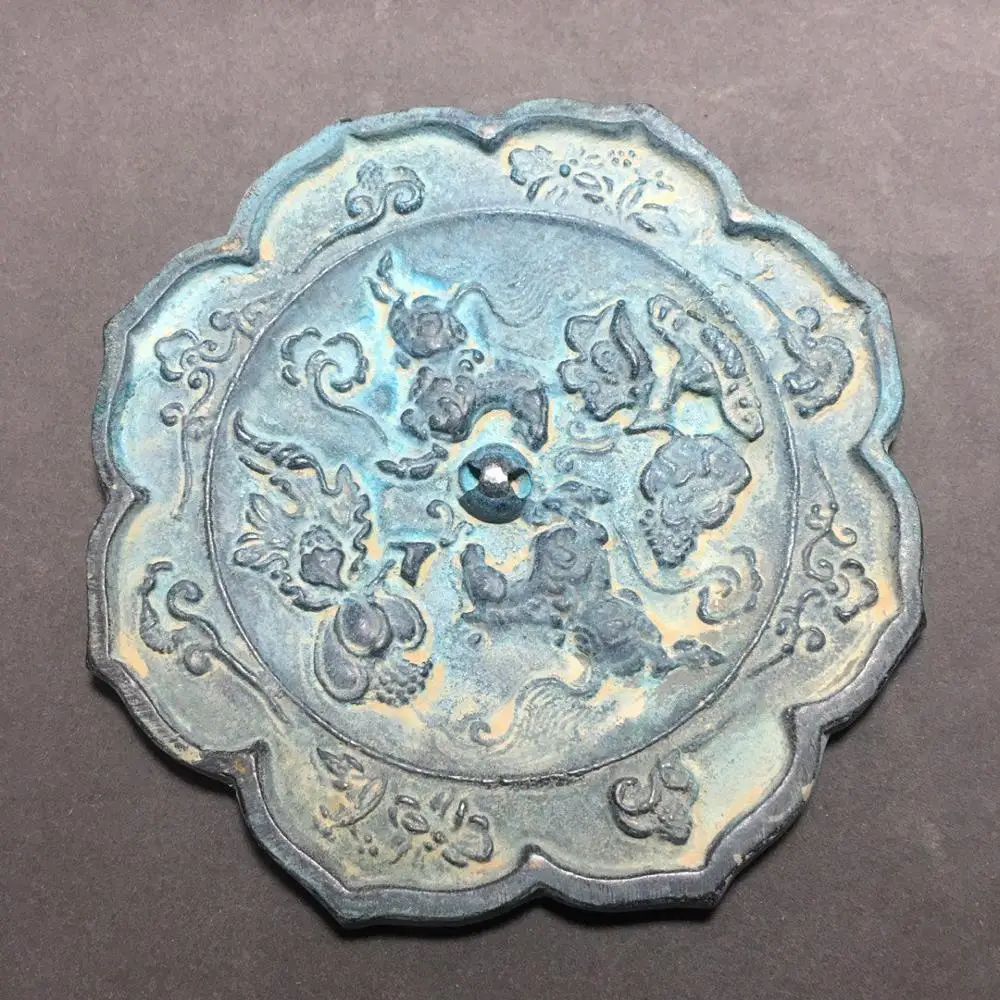

Exquisite Antique Flower Two Animals Bronze Mirror Ornaments