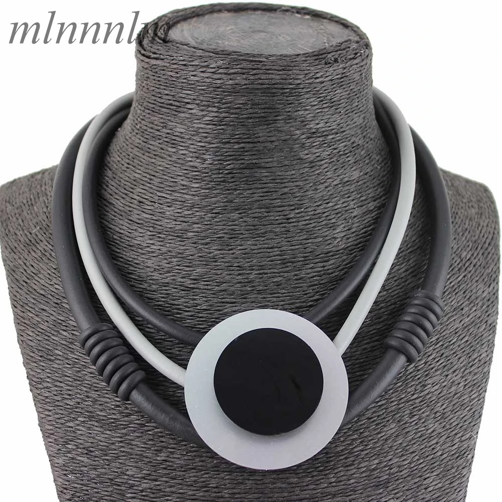 Новое дизайнерское ожерелье модное Трендовое большое металлическое круглое резиновое легкое ожерелье с подвеской для женщин