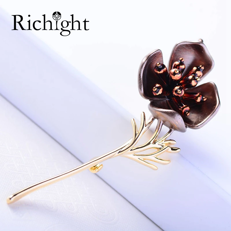 

Dainty Red Poppy Flower Brooch Gold Pendant Lovely Enamel Lapel Pin Retro Simple Ranunculus Floral Pins for Mens Suit Jackets