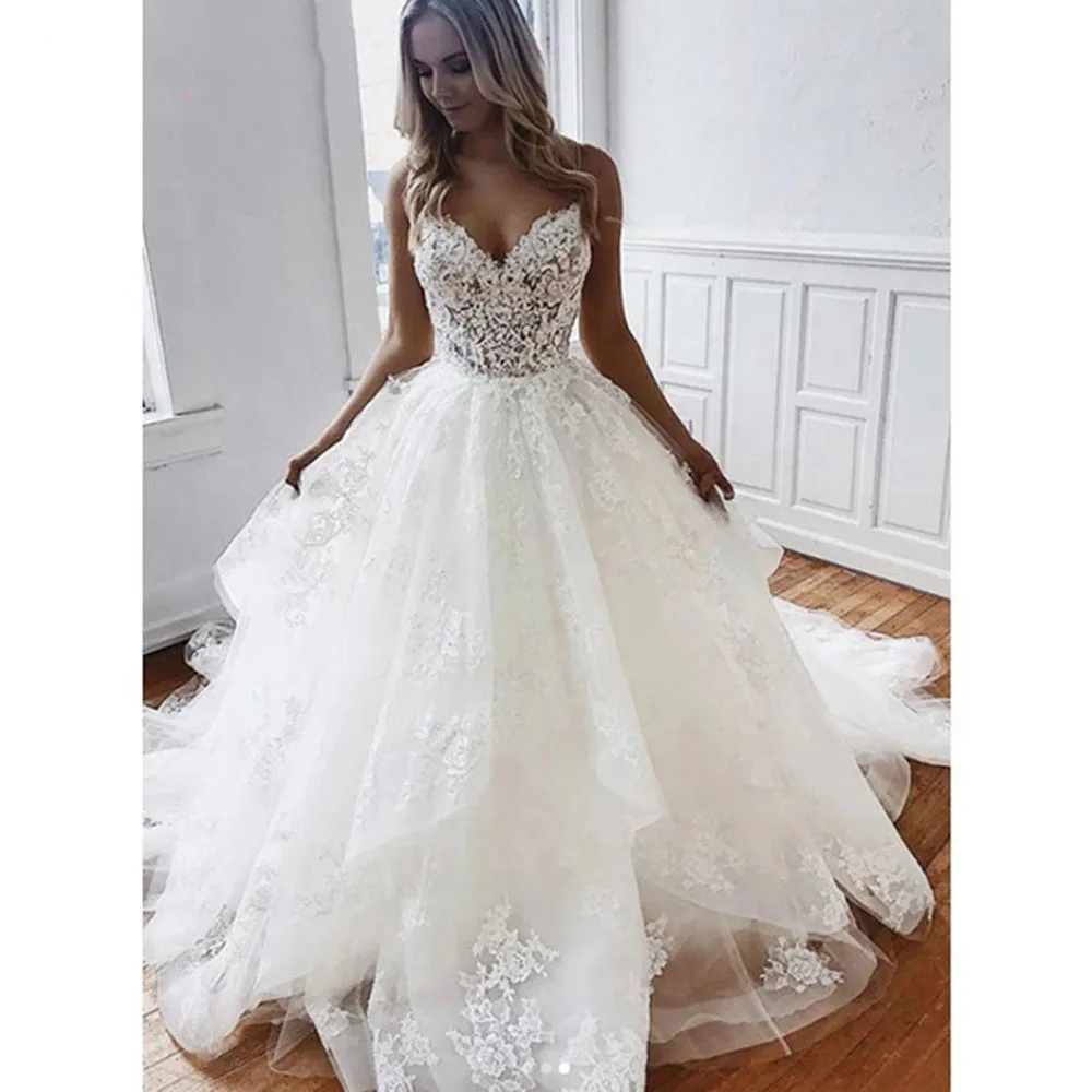 Женское свадебное платье с открытой спиной белое и шлейфом а-силуэт | Свадьбы