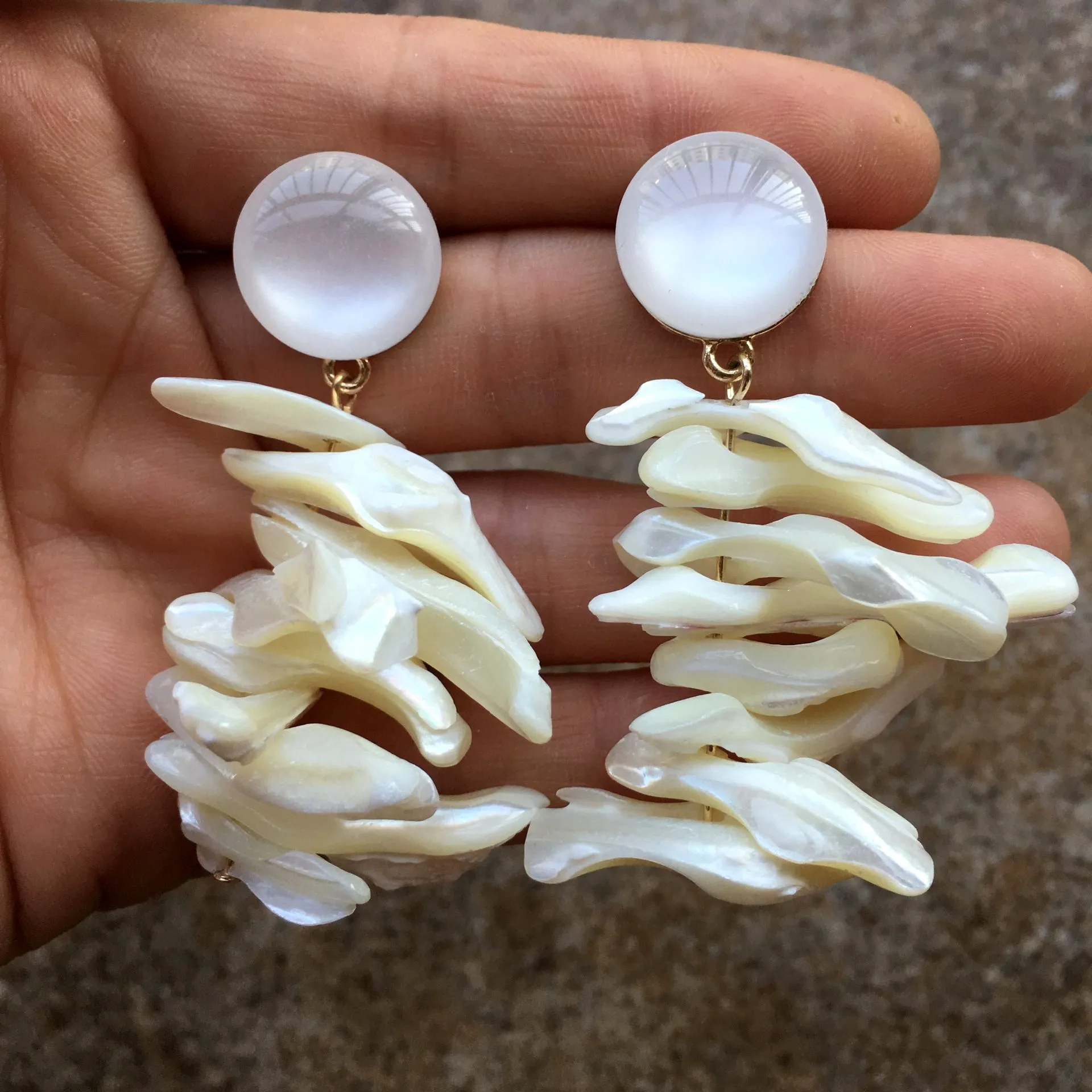 

UJBOX Baroque-style Simulated Coral Shell Earrings Women Irregular Resin Acrylic Earrings Personal Party Wedding Earrings