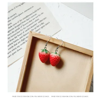 

New Product Cute Fruit Strawberry Pendant Earrings Fashion Simulation Red Resin Strawberry Earrings Women Accessories Ear clip