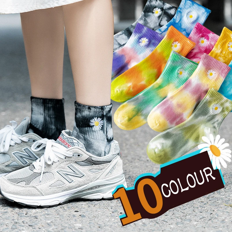 

woman harajuku cute and interesting Street Skateboard unisex socks fashion tie-dye embroidery small daisy woman socks