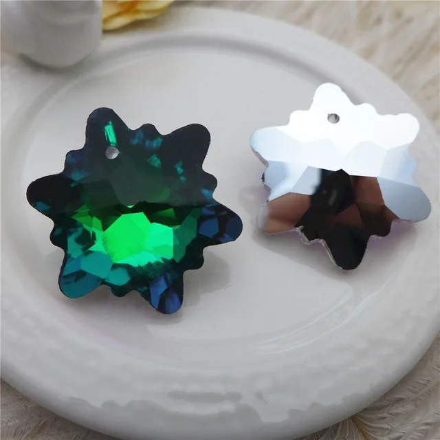 Snowflake Lamp Fitting Crystal Glass Pendant Car Pendant Glass Ornament Crystal Rhinestone Christmas Wedding Decoration green