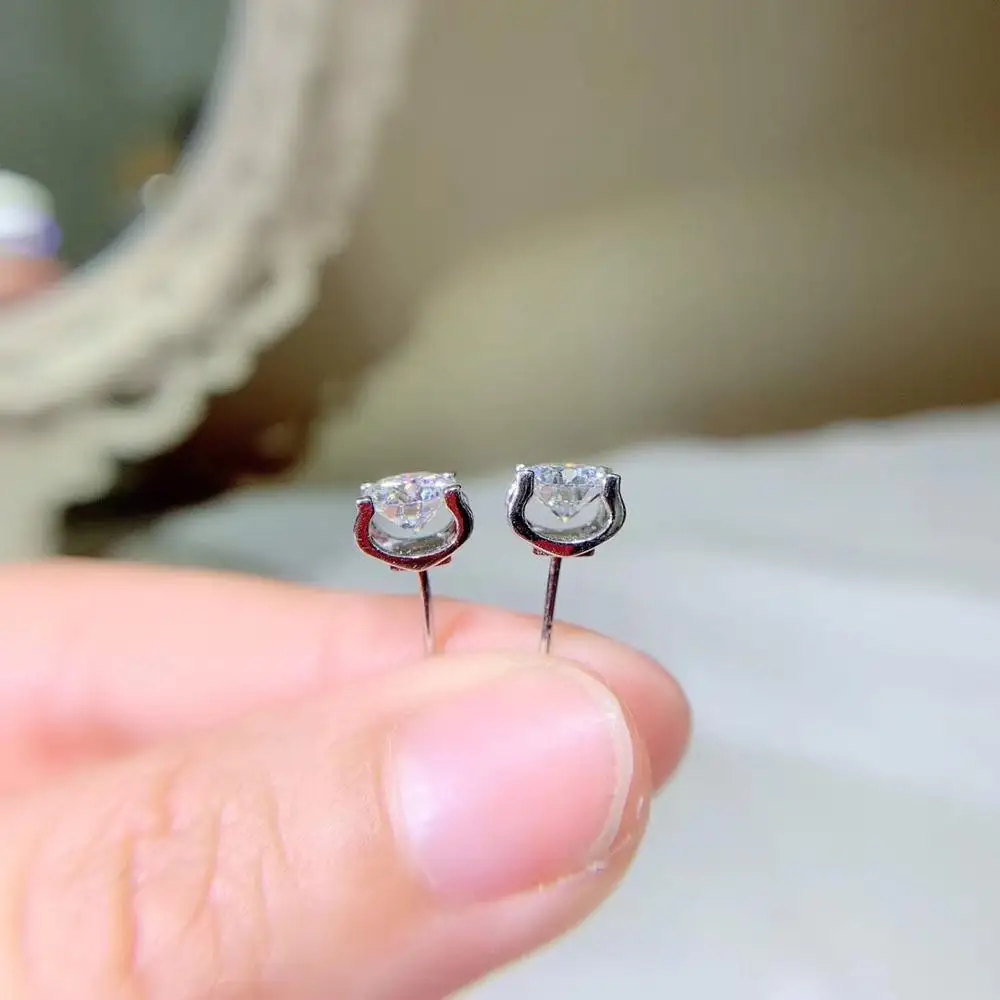 Kkmall Store Круглый Муассанит с одной зерной 0.80ct Алмазный тест прошел моассанит серебряные серьги-гвоздики
