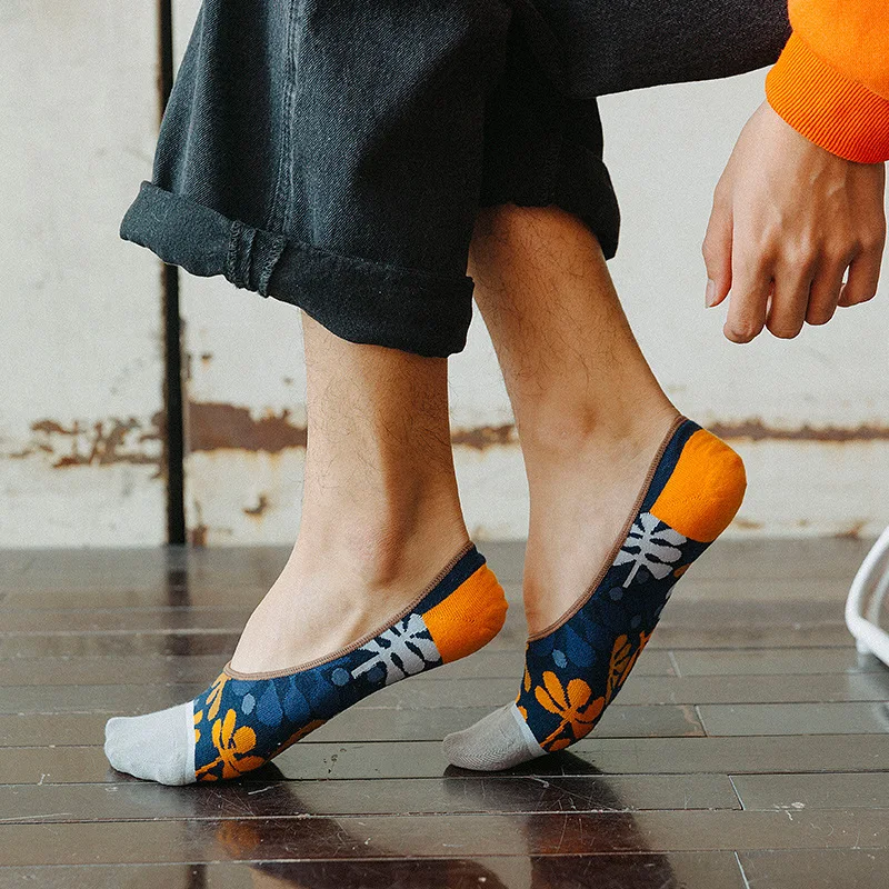 

OUR TANKS 2020 Spring / Summer New Men's Black And White Wave Tide Male Socks Stealth Socks Non-slip Silicone Boat Socks