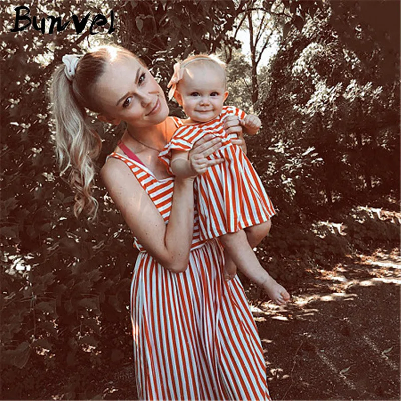 Bunvel/одинаковые комплекты для семьи; платья в красную полоску для мамы и дочки; платья для малышей; платье для мамы и дочки; сезон весна-лето