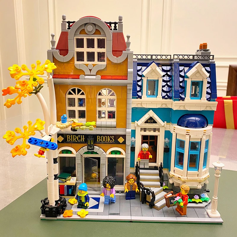

Creator Architecture City Expert Street View 10270 2524PCS for European Style Bookshop Building Blocks Compatible lEGOED Toy