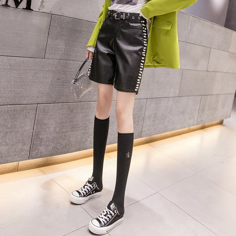 Из искусственной кожи шорты Для женщин жемчуг прямого кроя Harajuku Стиль корейско-Стиль боковой бисером Широкие шорты