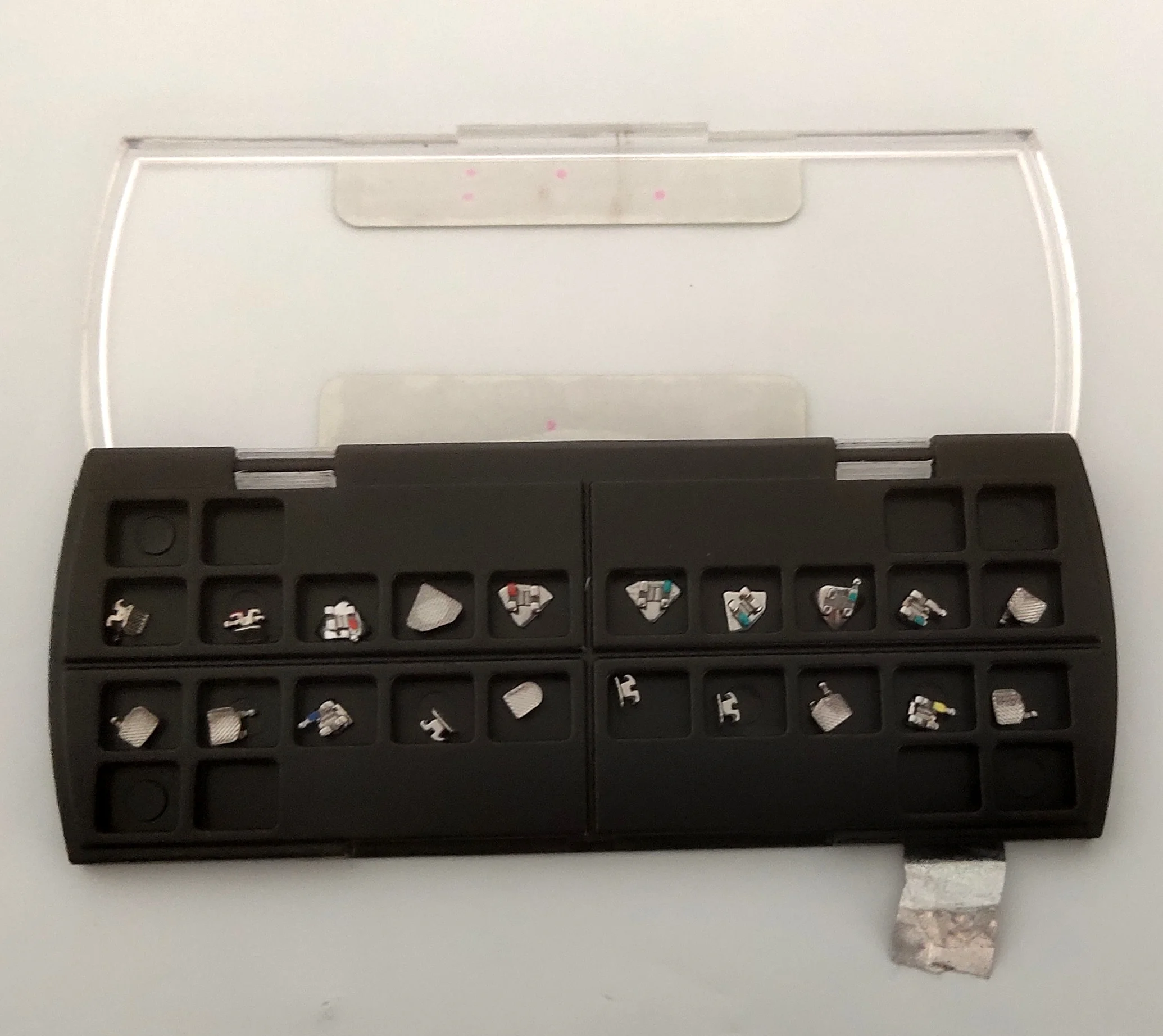 Рисунок 3 - Стоматологические Ортодонтические металлические скобы