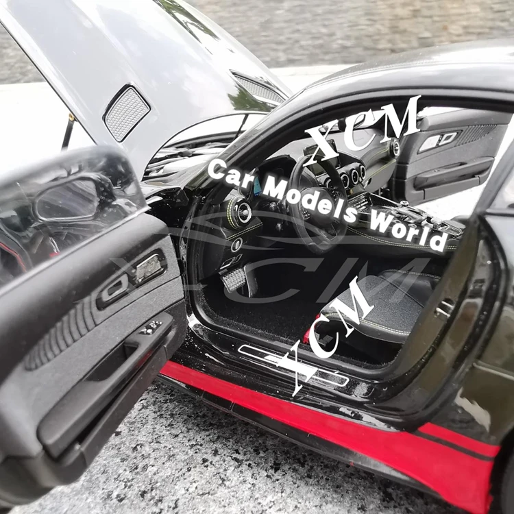 Литая под давлением модель автомобиля для почти настоящего AMG GT R 1:18(черный/красный)+ маленький подарок