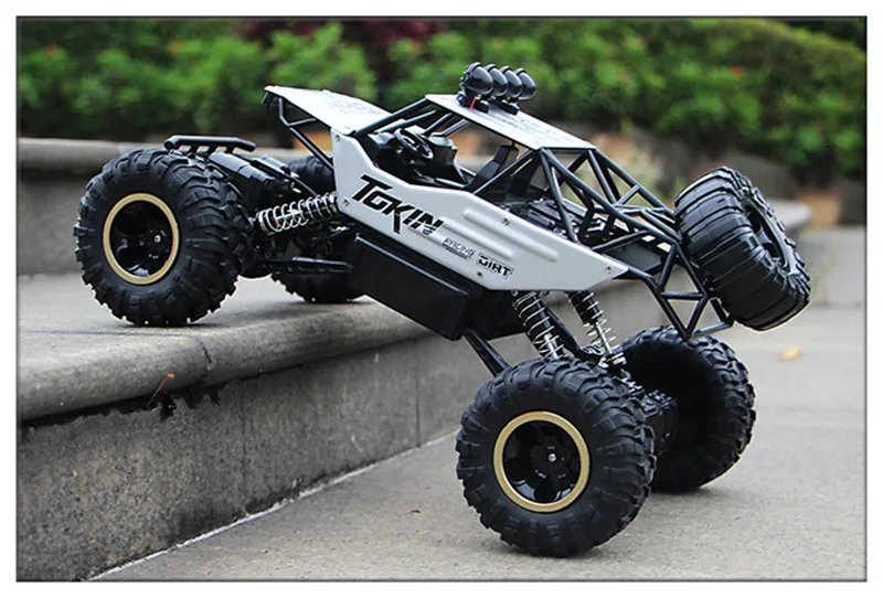2020 New RC Car 1:12 4WD Updated Version 2.4G Radio Control RC Car Trend Toys Remote Control Car Off-Road Trucks Toys for Childr off road remote control car