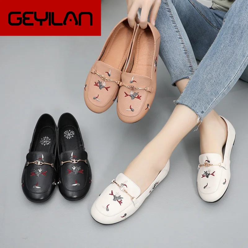 

Women Leather Flats White Casual Lazy Shoes Slip on Embroidery Flower 2019 Spring Loafers Handmade Women Genuine Leather Flat