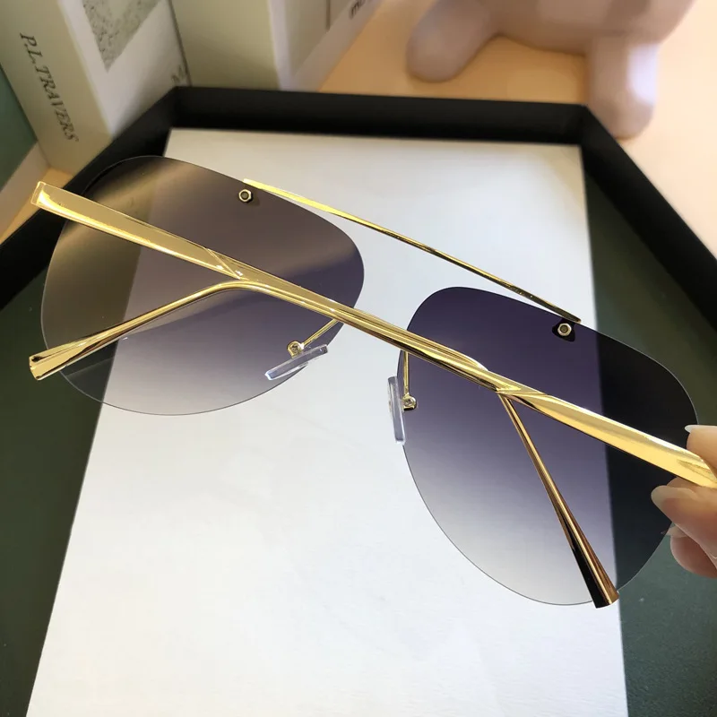 13999060577_1820445784