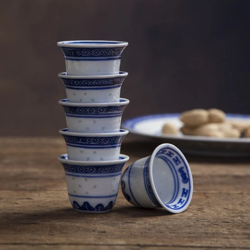 

6pcs/Lot 30ml Small Tea Cup Chinese Vintage Blue and White Porcelain Teacup Ceramic Tea Bowl Home Sake Cups Drinkware Teaware