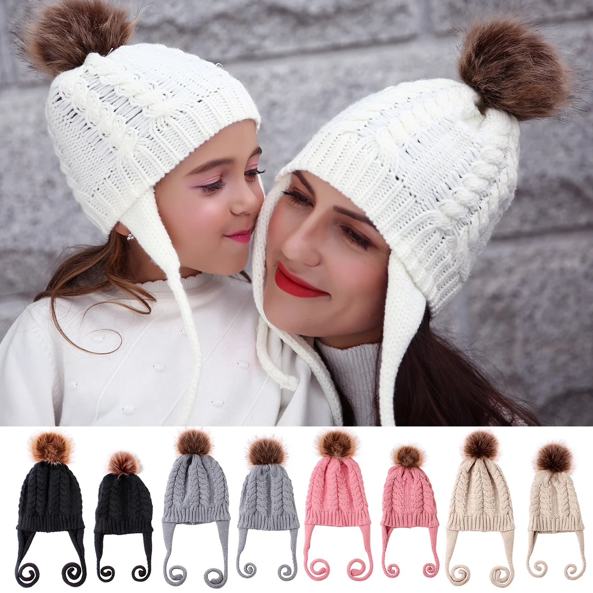 Шапочки одинаковые. Шапочки одинаковые. Шапки мама и дочка. Одинаковые шапки для всей семьи. Мама с дочкой в одинаковых шапках.