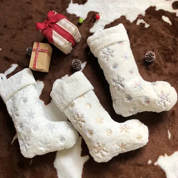 

Snowflakes Embroidered White Plush Christmas Stockings Gifts Bag Hanging Loops Xmas Tree Fireplace Candy Socks Furniture Toys