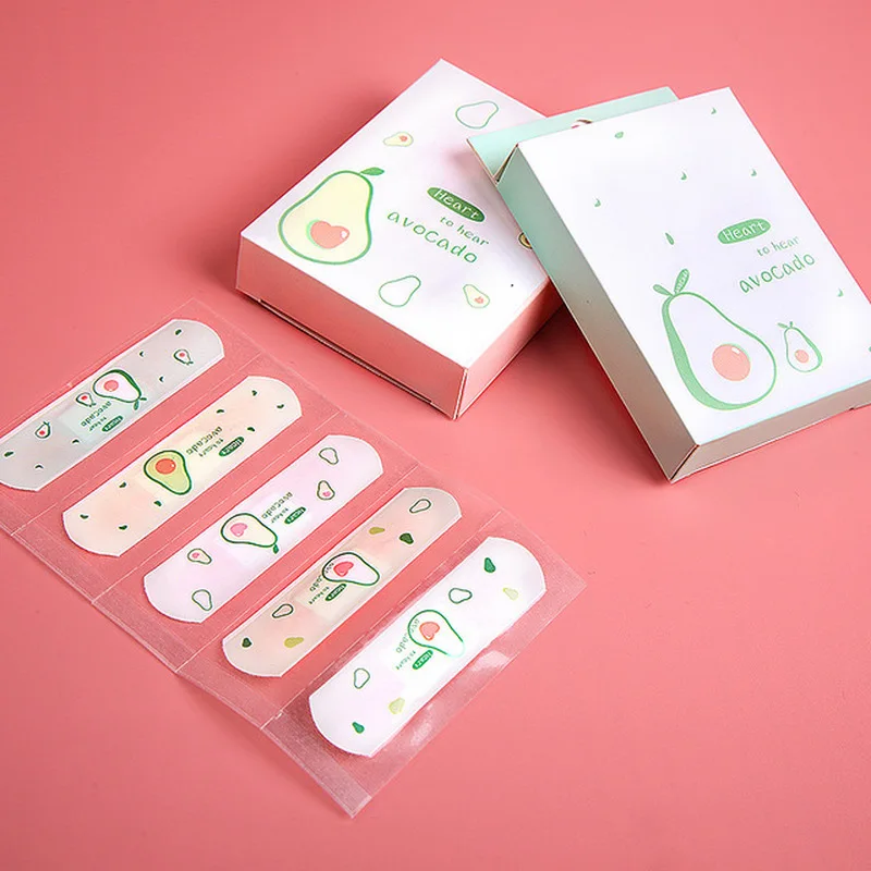 Пластыри с картинками. Пластырь детский с рисунком. Пластыри цветные детские. Разноцветные пластыри. Пластыри с картинками.