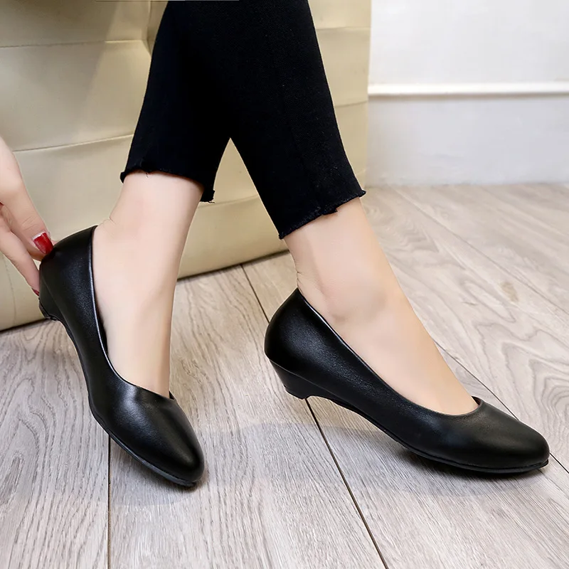 

2018 New Style Office Large Size Black And White with Pattern Small Leather Shoes Women's Low Heel Shoes Korean-style round-Toe