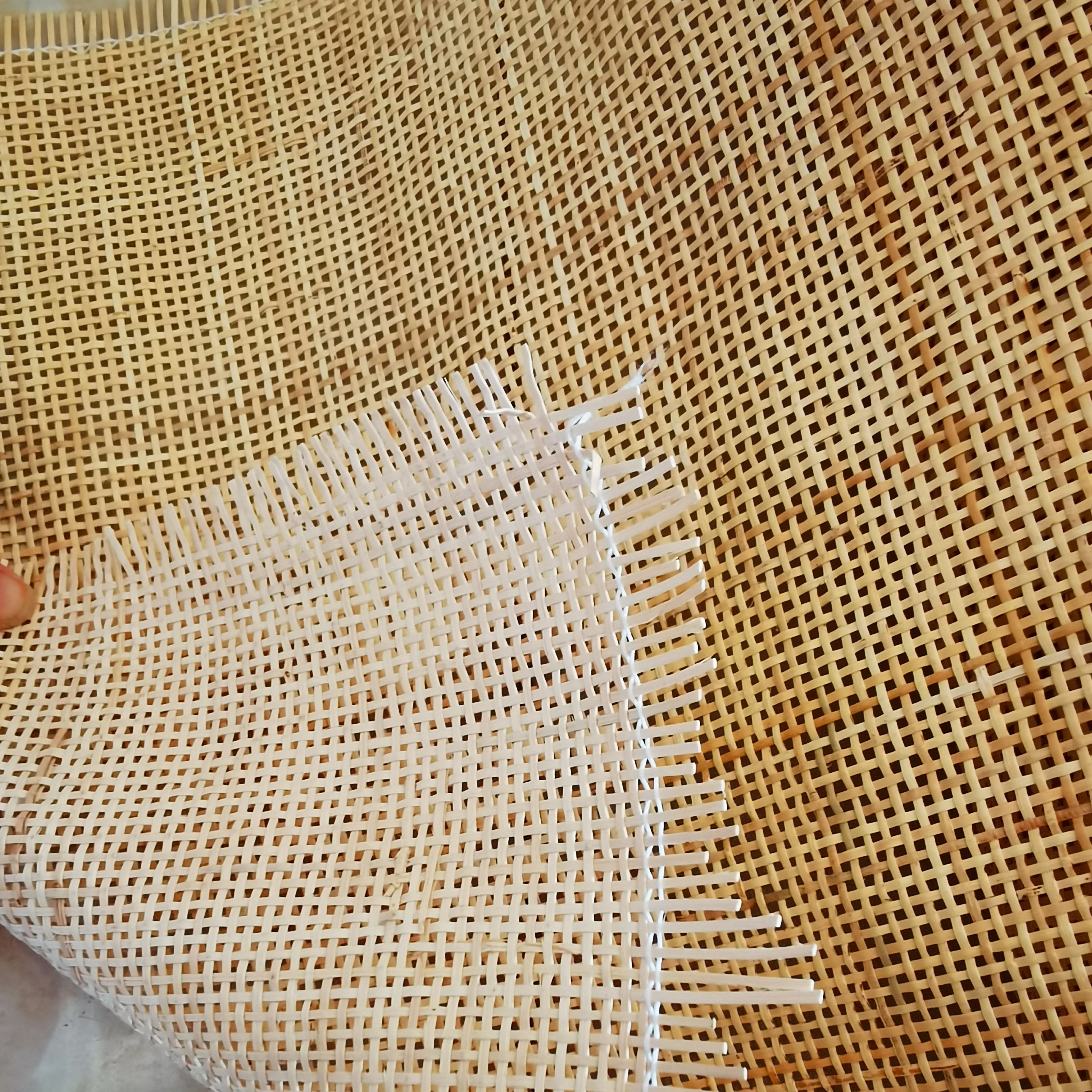 Manufacturer 1/2' Natural Rattan Cane Webbing Roll for Weaving