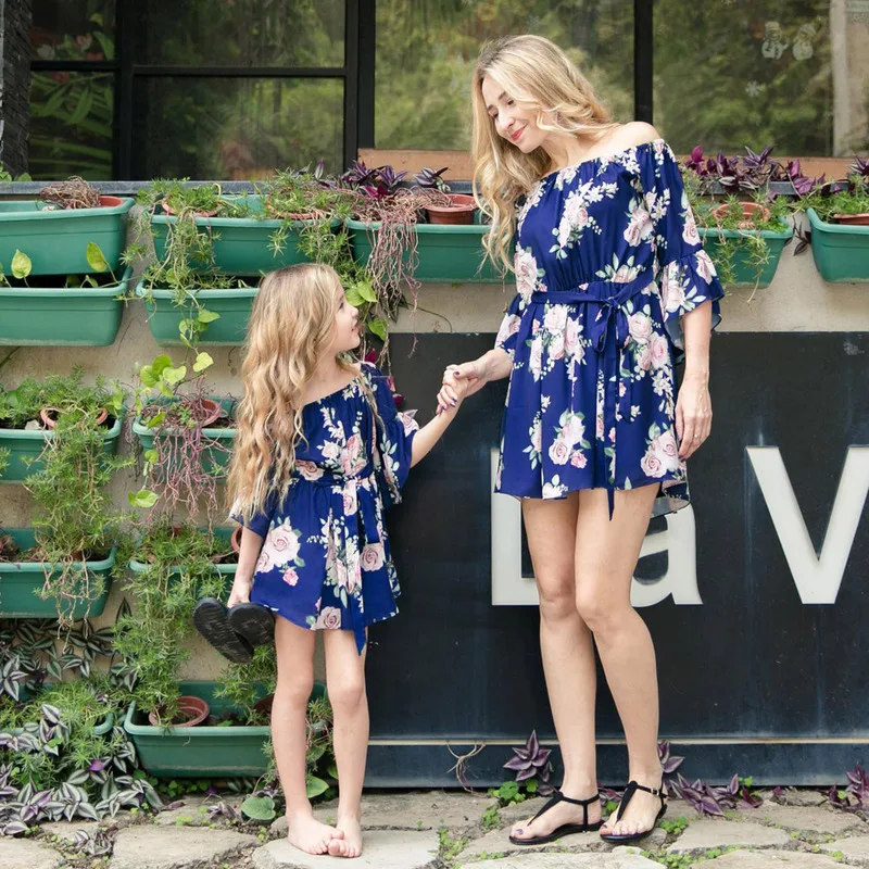 

Mother Daughter Matching Clothes Mother and Daughter Shoulder Print Ruffled Dress Five Sleeve Family Look Mommy and Me Dress