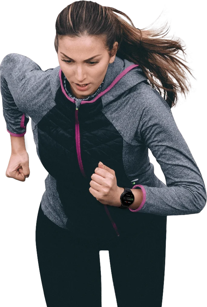 A woman in a training suit on a run with a black Galaxy Watch Active2 on her wrist, while automatic tracking displayed on the watch GUI shows her calories used, running time, and number of activities.