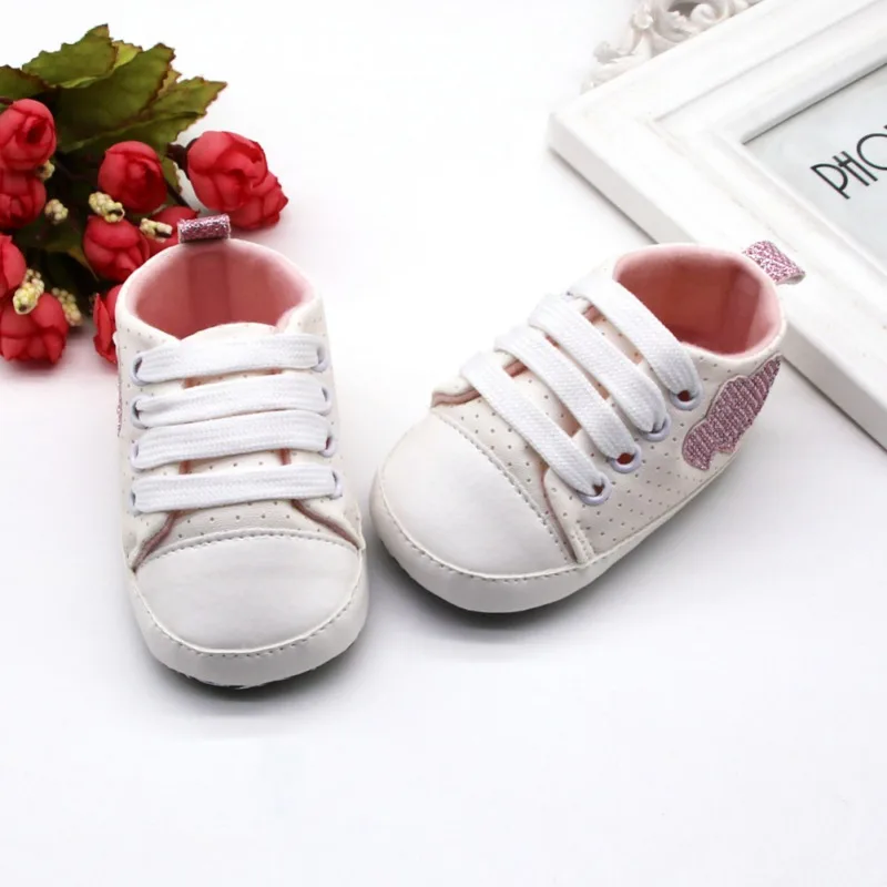 Модная обувь с узором в виде сердца для маленьких мальчиков и девочек; тканевые кроссовки для детей на мягкой подошве; детская обувь для девочек; прогулочная обувь; bebek ayakkabi