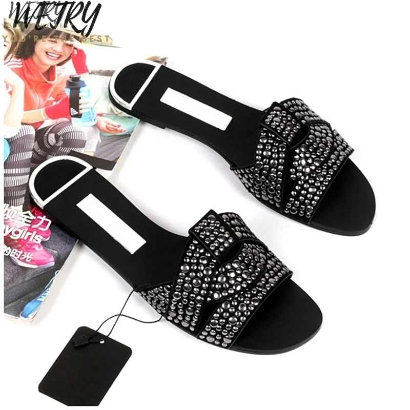 

IN 2020 Women Outdoor Summer Slipper Plus Size 35-41 Ladies Beach Slide Flip Flops Fashion Rivet Open Toe Female Flip Flops