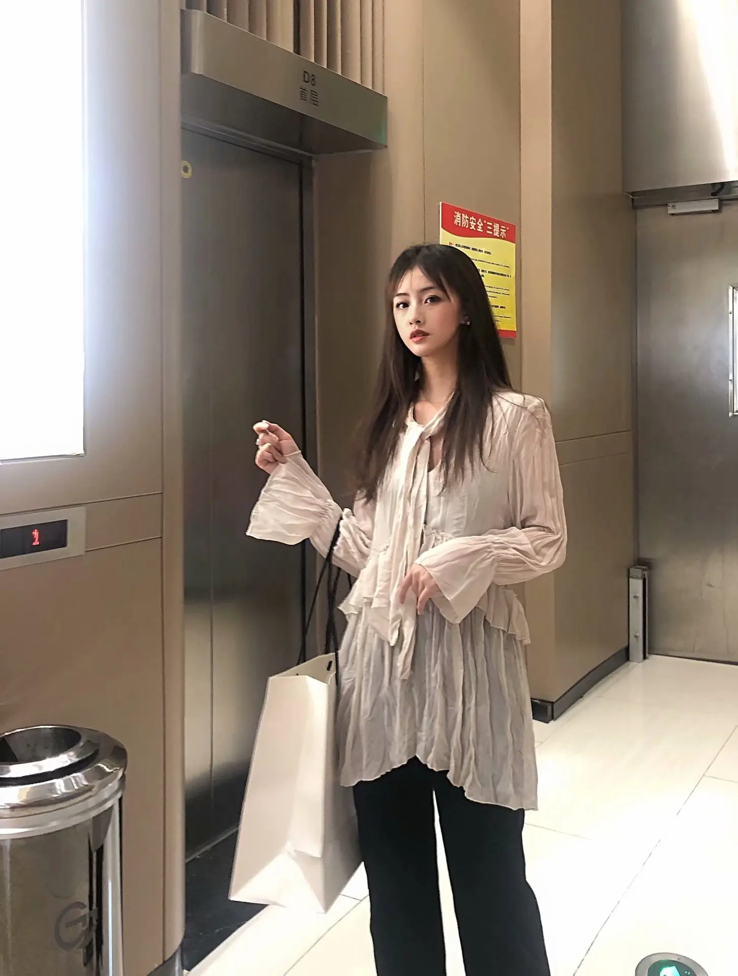 

Western Style Elegant Ladies' Flounced Laminated Lace-up V-neck Mid-length Bell Sleeve Thin Chiffon Shirt Women's Autumn